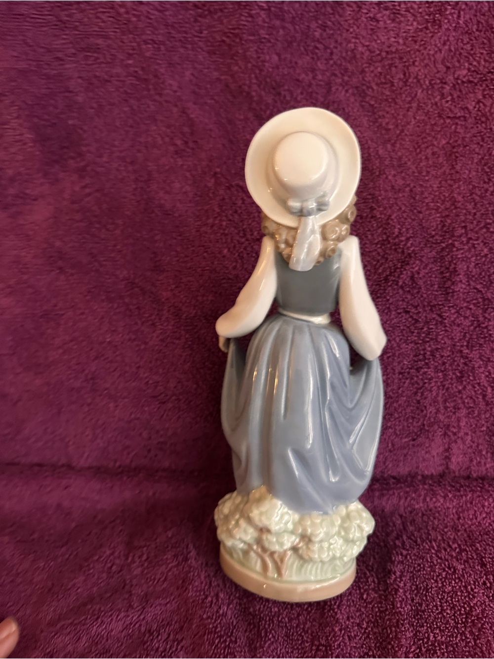 Lladro Figurine with Marked Base - Blue and White - Picture 6 of 7